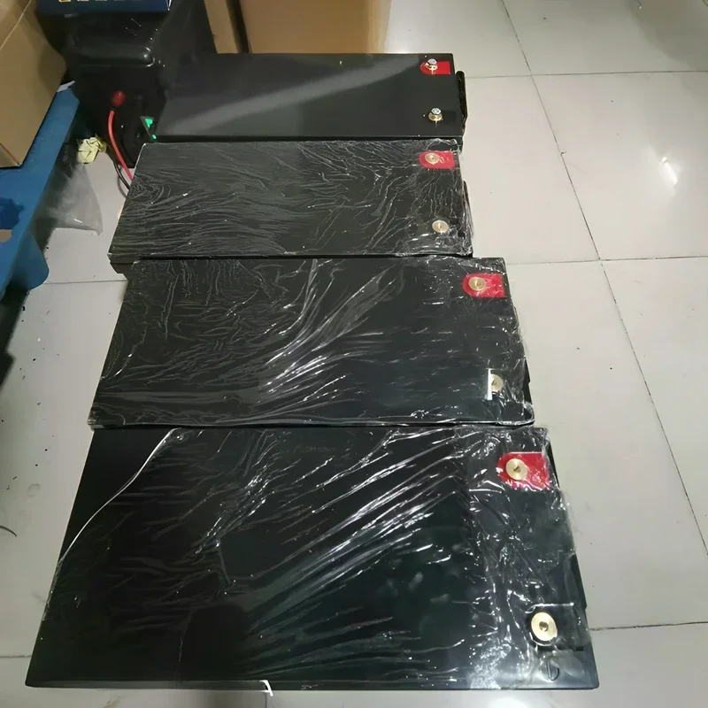 بطارية LiFePO4 48 فولت 100 أمبير في الساعة مع BMS لتخزين الطاقة الشمسية سكوتر دراجة ثلاثية العجلات عربة جولف 10A شاحن ليثيوم فوسفات الحديد