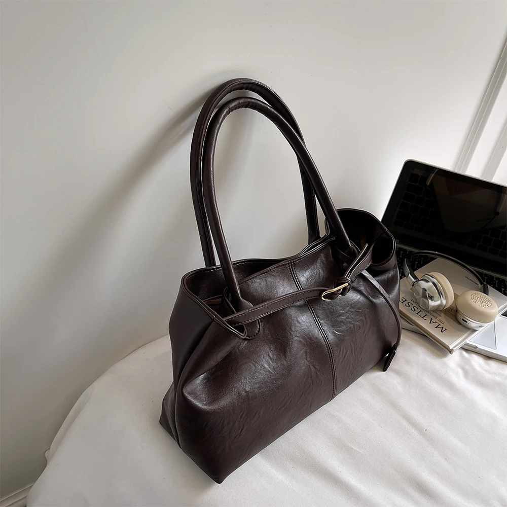 حقيبة نسائية ريترو ذات سعة كبيرة جديدة للخريف والشتاء بتصميم متخصص بكتف واحد تحت الإبط حقيبة كاجوال للتنقل في العمل