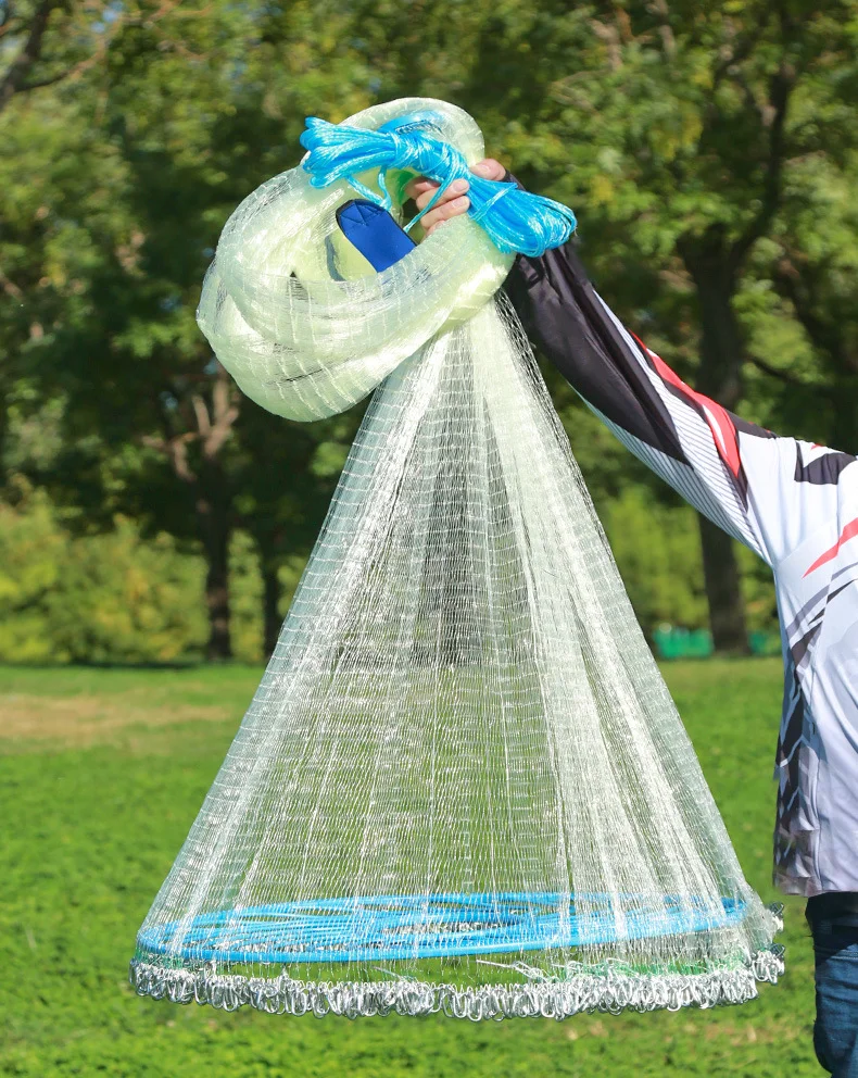 Fishing nets cast nets by hand, big flying disc by hand, easy to throw nets and fish nets by hand.
