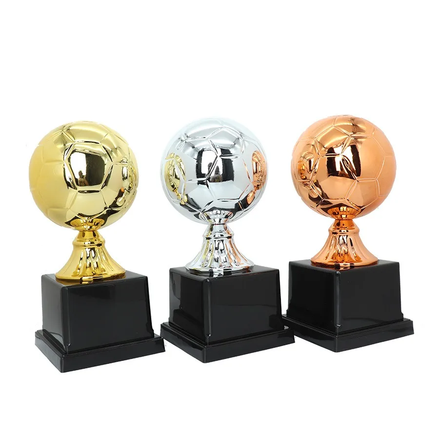 The New Gold and Silver Bronze Crown Trophy, the Football Match Award Trophy, the Championship Trophy of the Campus Sports Meeti