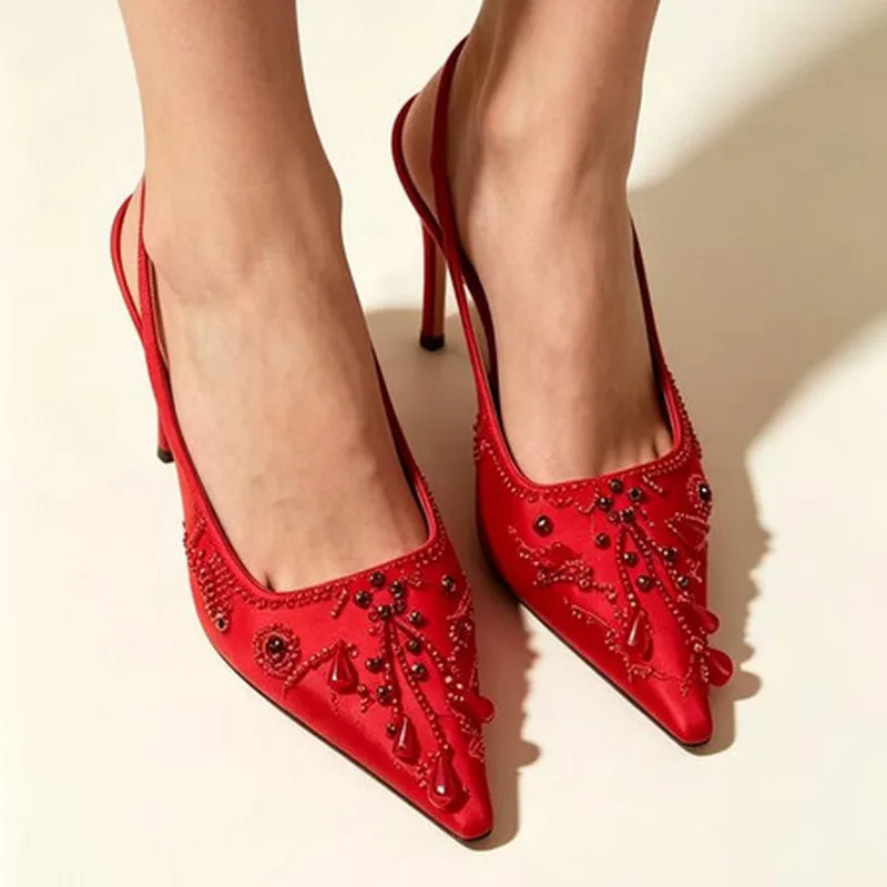 Damen-Sandalen aus Rotem Satin mit Schweren Perlen und Strass-Verzierung, Slingback-Absätze, Spitze Zehenpartie, Dünner Stiletto-Absatz für Hochzeit, Bankett, Party, Elegant F140
