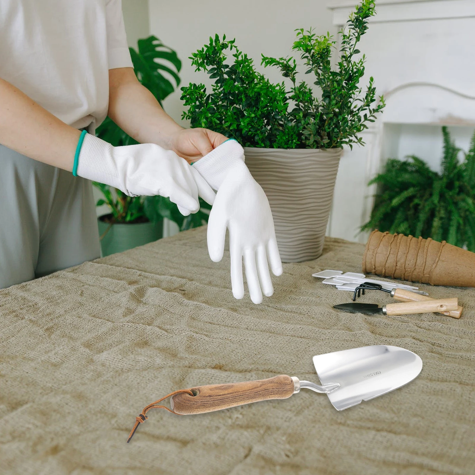 

Garden Sharp Trowel Sturdy Durable Comfortable Grip Multi-Function for Digging Transplanting Fertilizing Household Gardening