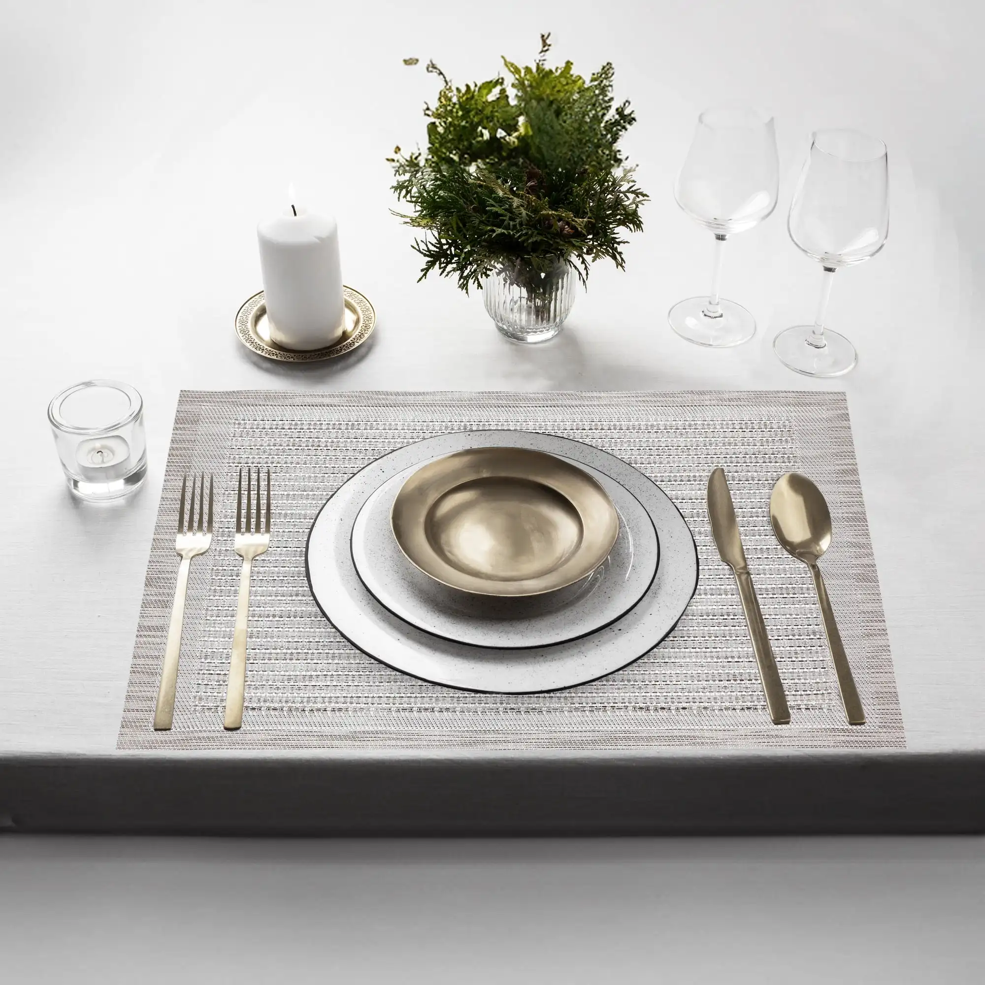 Dainty Home Conjunto de 6 placemats |   Elegante e Durável |   12x18 pol. Tapetes de lugar laváveis antiderrapantes de PVC