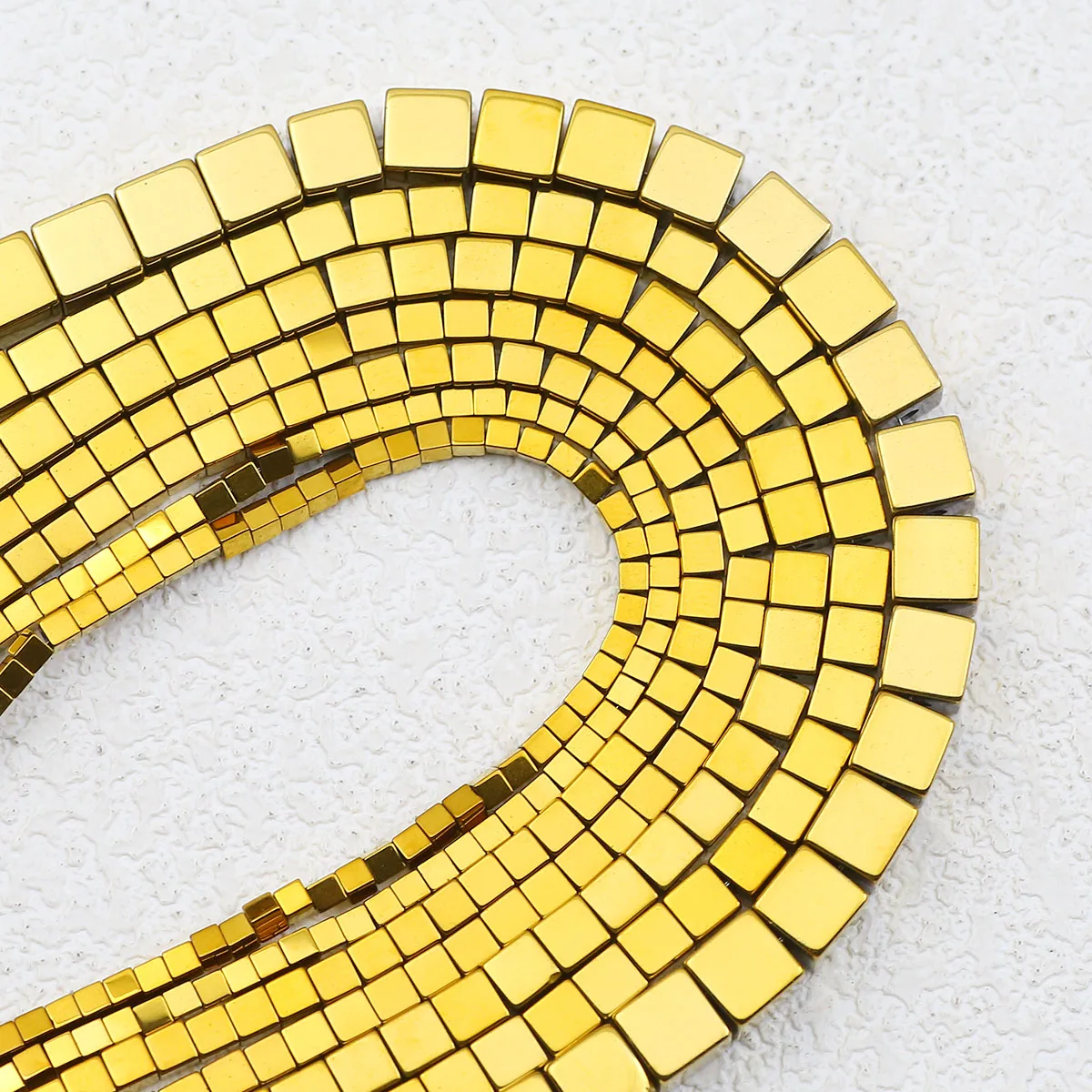 15'' Strang 2/3/4/6mm vergoldet Würfel Hämatit Naturstein Quadrat lose Distanzperlen für SchmuckherstellungDIY Armband Halskette