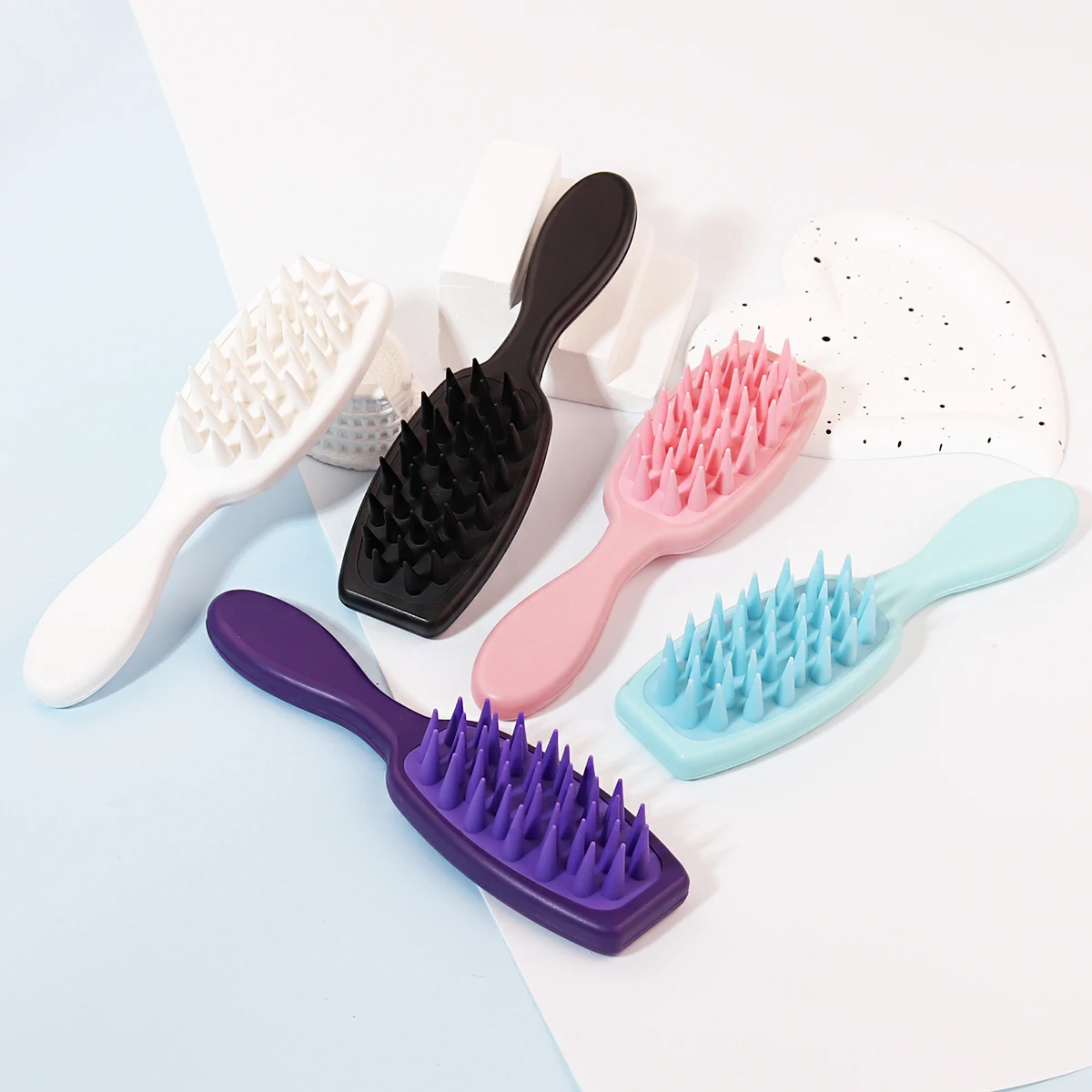 قطعة واحدة من فرشاة شامبو السيليكون الناعمة بمقبض ممتد، شعيرات سيليكون، مقبض بلاستيكي ABS، خاصة للشعر المستعار الحقيقي