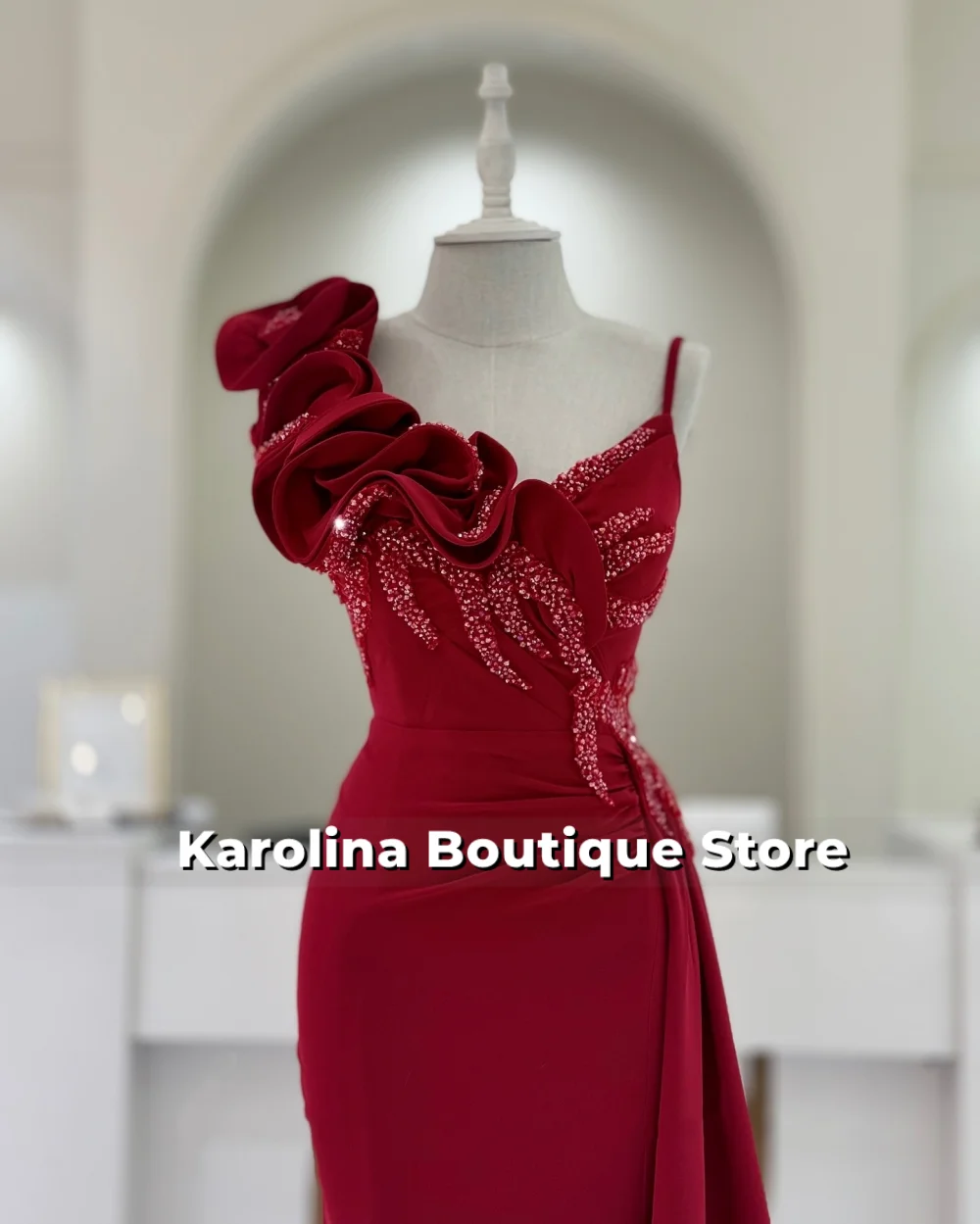 특별한 날을 위한 레드 벨벳 스파게티 이브닝 드레스, 트레인 비즈 장식이 있는 공식 파티 리셉션 드레스 맞춤 제작
