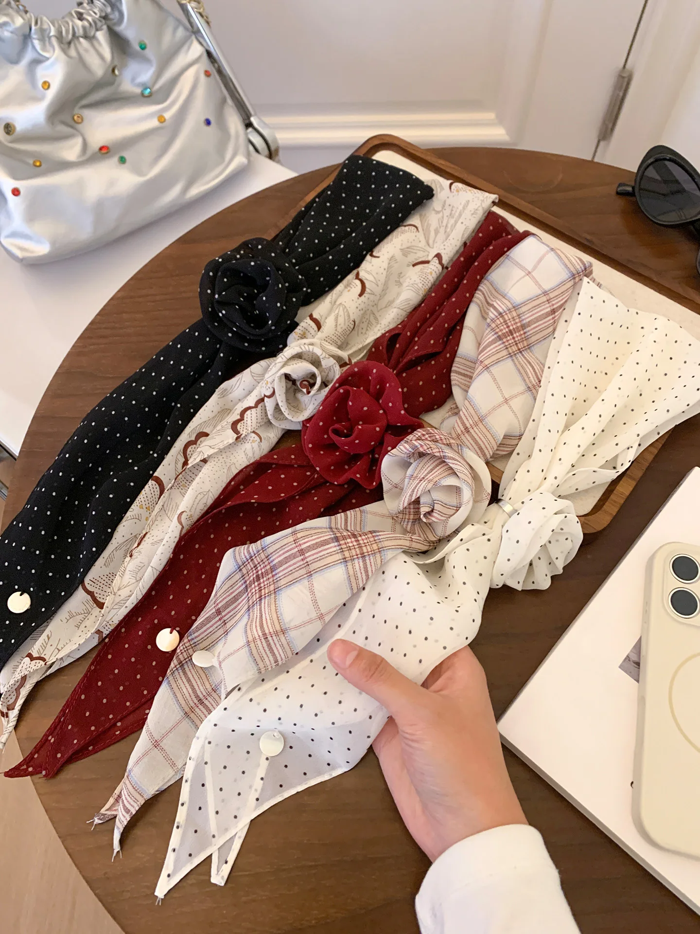 lenco-de-seda-estreito-e-longo-com-estampa-de-rosas-3d-e-poas-feminino-vintage-de-alta-moda-versatil-acessorio-pequeno-tipo-bandana