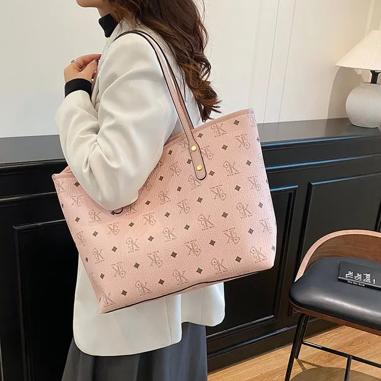 

Vintage Chain Shoulder Bag, Textured Square Silhouette, Detachable Strap, Crossbody Versatility, Spring Essential, New 2026