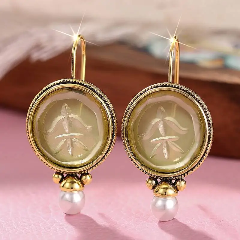 Huitan Elegante Simulierte Perle Frauen Tropfen Ohrringe Gold Farbe Frische Stil Zubehör für Party Täglich Trendy Vielseitig Schmuck