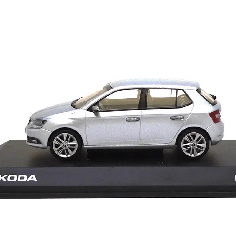 1:43 Scale Skoda Fabia 2015 Alloy Car Model Collection Ornaments Decoration Toy