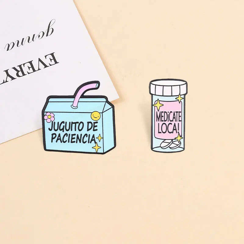 Cartoon-Emaille-Pins: Niedliche Patience Juice und Crazy Medicine Flaschen-Metallbroschen – Modische Anstecknadeln für Rucksäcke und Kleidung – Detail 6