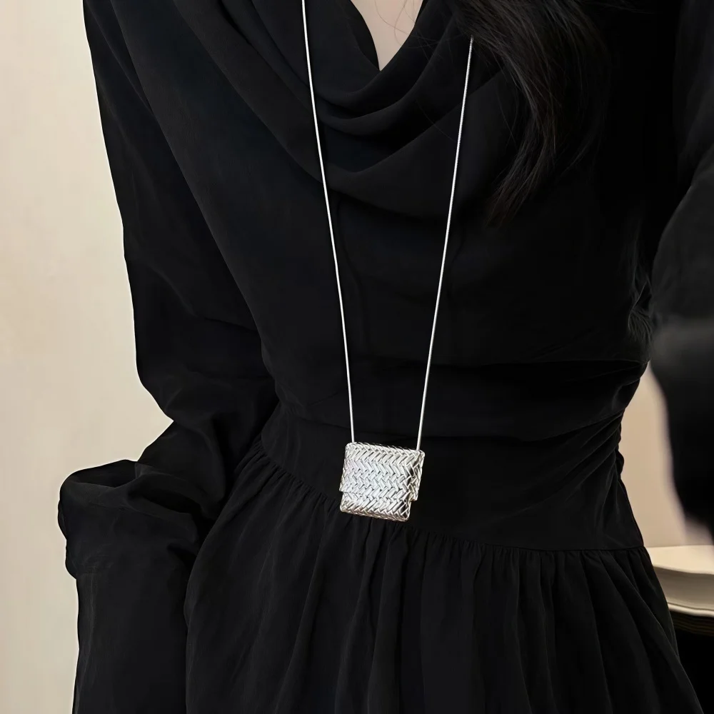 Modische Silberfarbene Imitations-Schultertaschen-Anhänger-Halskette für Damen, Retro-Kombination Pullover-Kette Schmuck – Detail 4