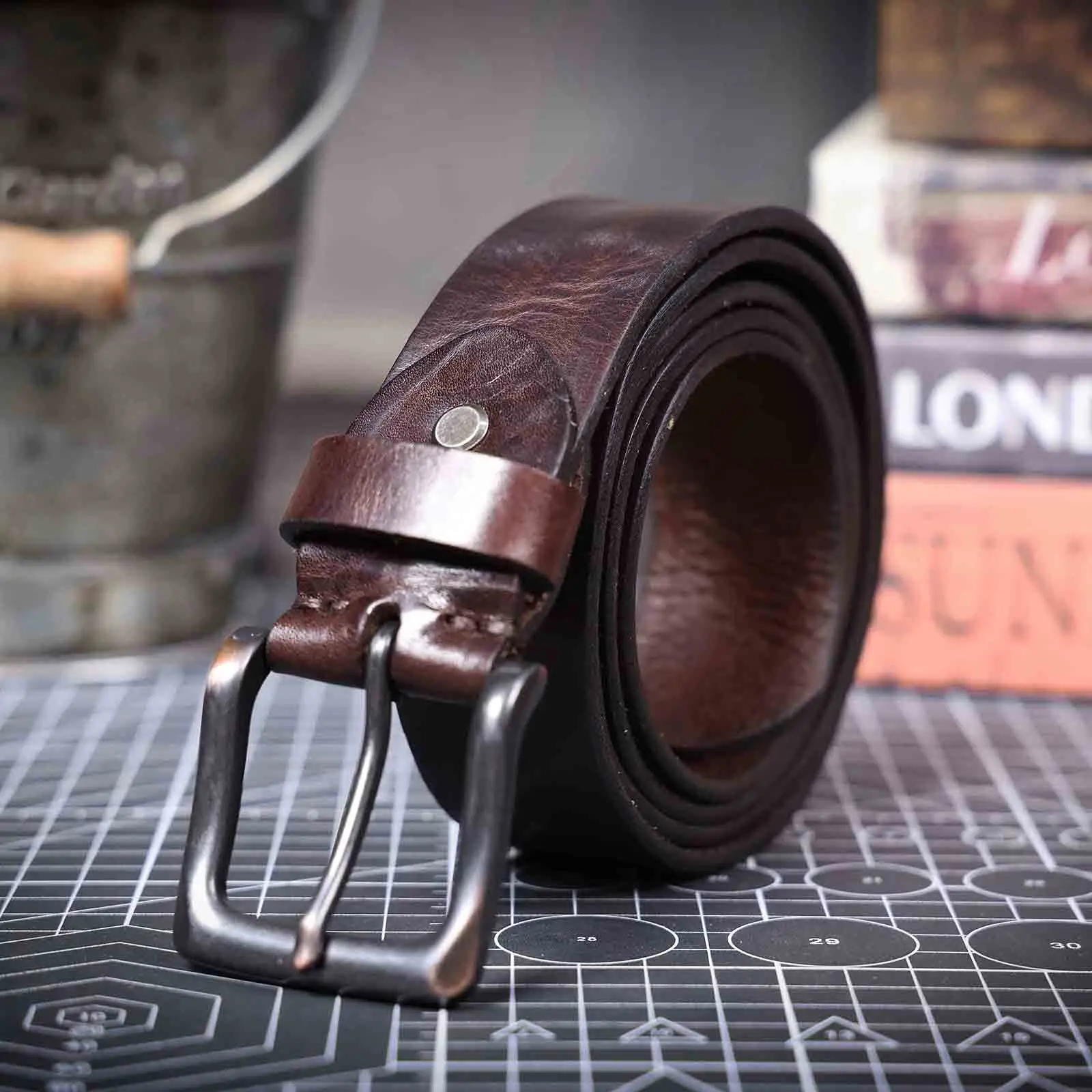 Vintage Echtleder Herren-Gürtel aus Rindsleder mit Dornschließe, Italienisches Verdicktes Leder mit Geschenkbox, Ideale Geschenkwahl – Detail 10