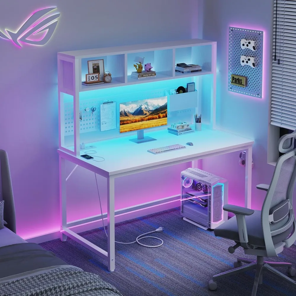 47 Escritorio para computadora blanco moderno con aparador, tomas de corriente y tablero perforado para adolescentes