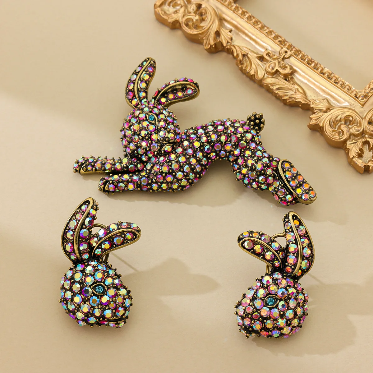 

pure handmade rhinestone cute rabbit brooch fashionable new metal earring brooch decoration