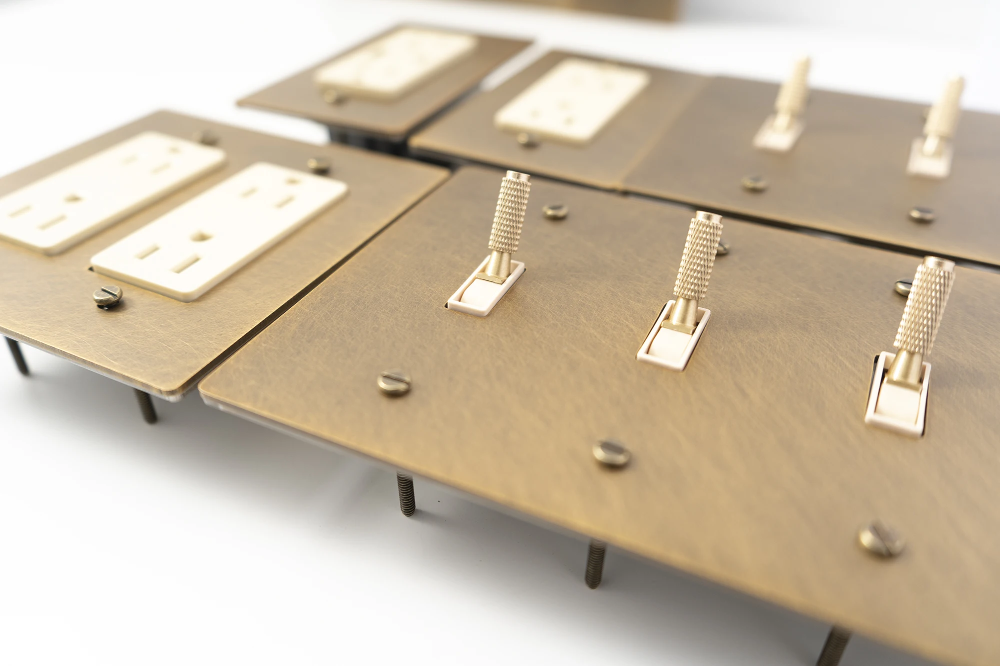 2Gang Maßgeschneiderte goldene schwarze Retro-Bronze-SS-Platte 30 Tage Messing geknoteter Kippschalter 110 V amerikanischer Standard-Wandschalter-Steckdosendimmer – Detail 24