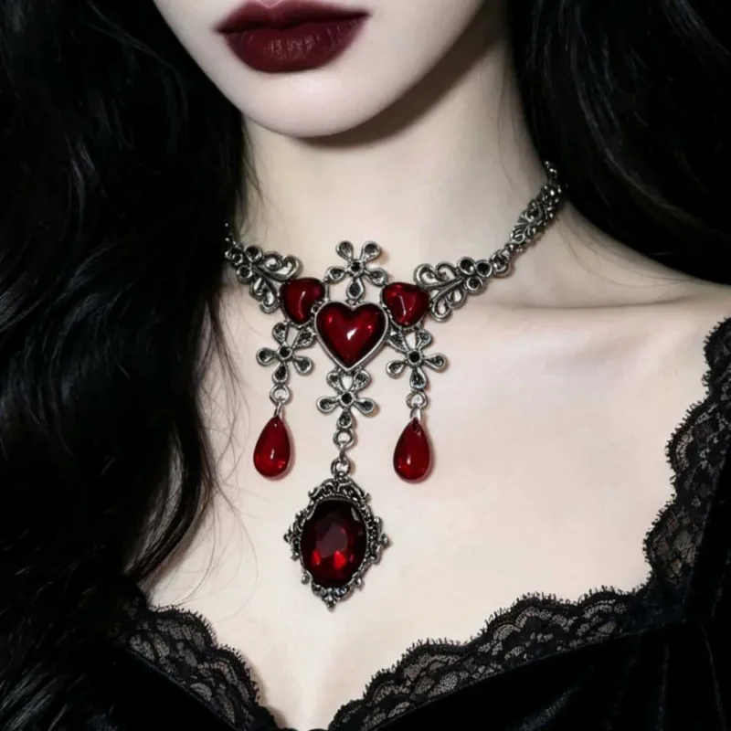 Gotische Rote Herz-Kristall-Choker-Halskette Vintage Silberfarben Punk-Stil Schmuck für Frauen Halloween-Party Statement-Accessoire