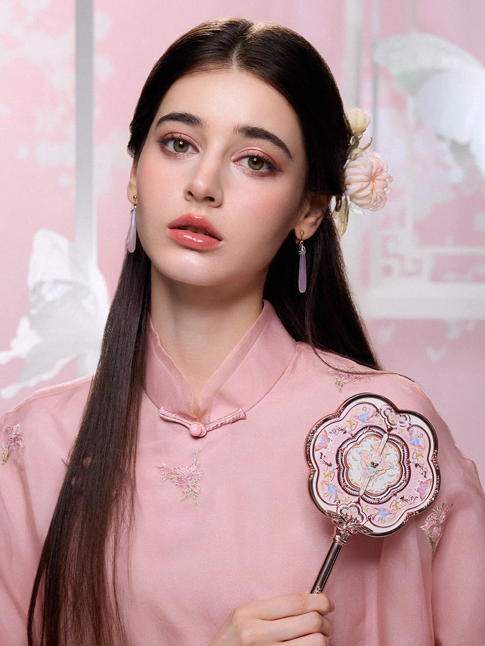 Miroir de maquillage à main avec collier de nuage de papillon, miroir de vanité esthétique Vintage, miroir de voyage Portable et mignon