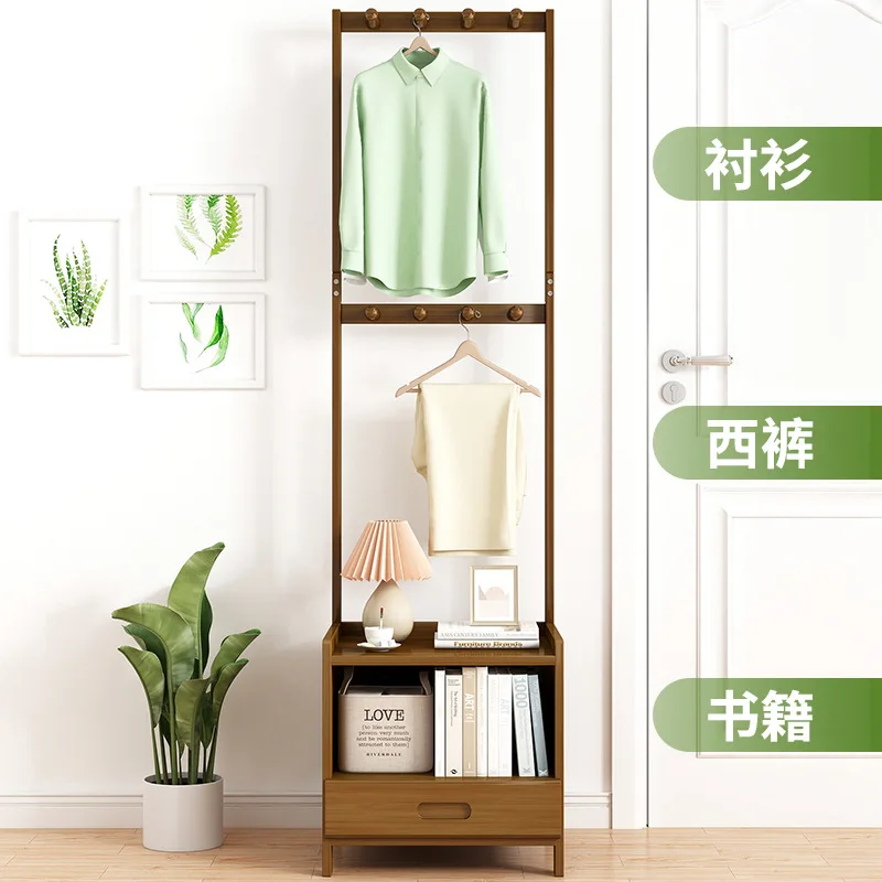 combinato con bambù multifunzionale, il appendiabiti è moderno e semplice e il comodino appendi il appendiabiti.