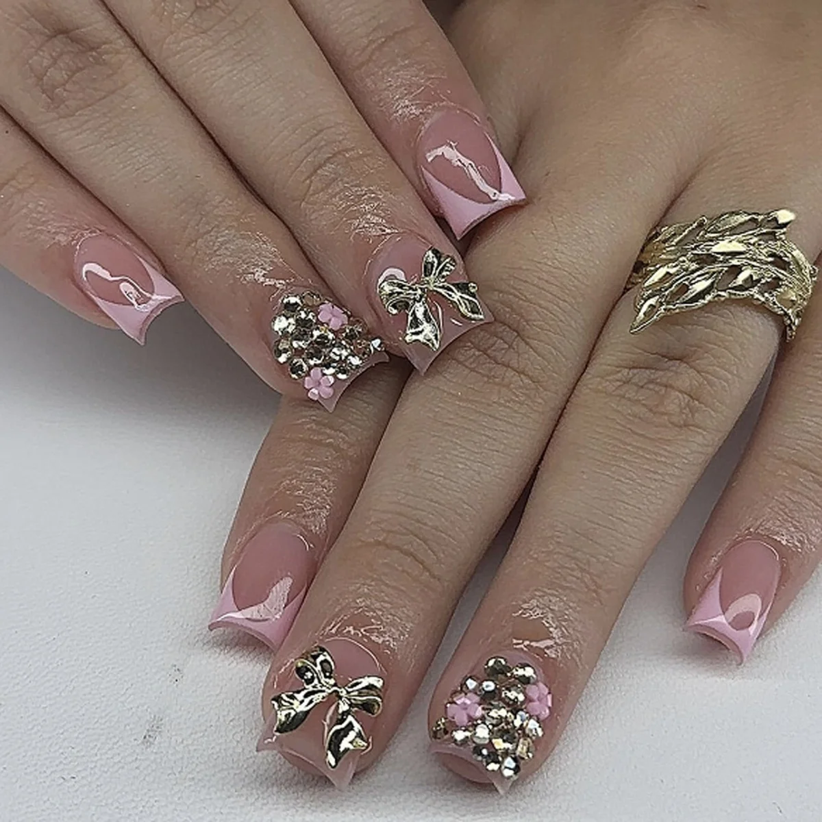 24pcs Fake Nail Art Pink French Short Square Press on Nails Tips 3D Bow Flash Diamonds Design Nude False Nail Wearable Finished