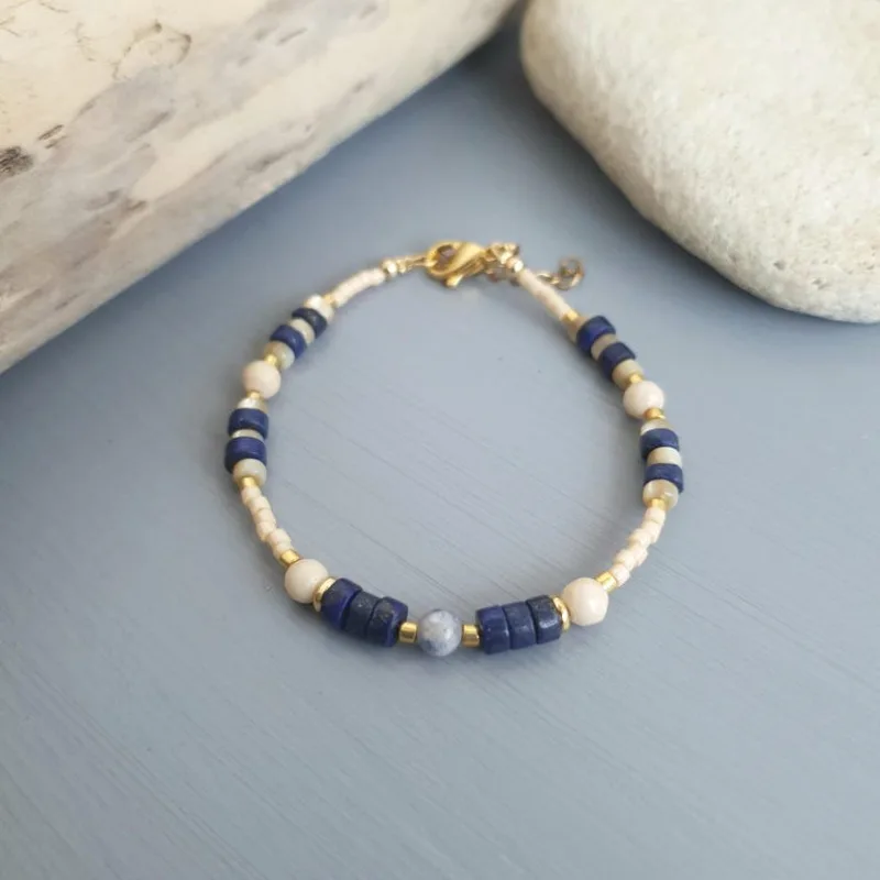 Lapis lazuli and mother-of-pearl bead bracelet