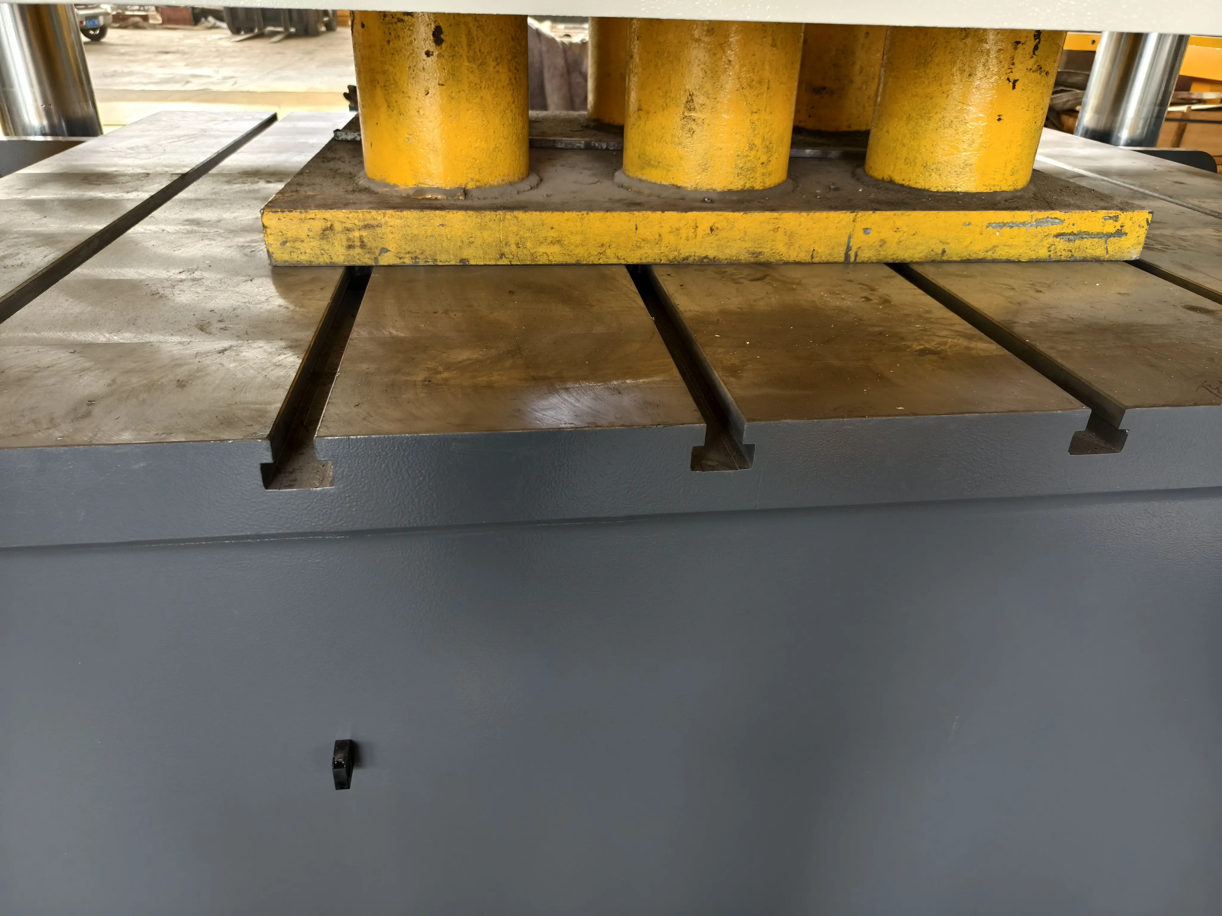 YW31-60T Multifunctional Auto Maintenance Tools Two Beam Four Column Hydraulic Press Machine