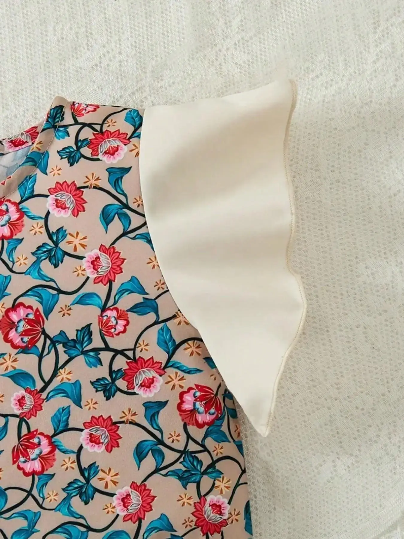 Rock mit Rüschenkanten und Blumenmuster-Oberteil + Spitzen-Saum mit gewebtem Taillenband, halber Rock, geometrische Spitze, lässiger Stil. – Detail 6