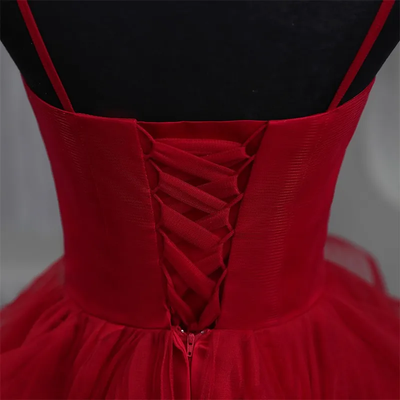 Abiti Quinceanera rosso scuro Ruffles scollo a V spalline sottili Sweet 15 Girls Short Front and Long Train Vestidos De Quinseanera