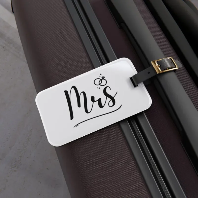 

1pcs Mrs. Luggage Tag Just Married Travel Accessory Bridal Gift Honeymoon Essentials Wedding Decoration Travel Tag Newlywed Gift