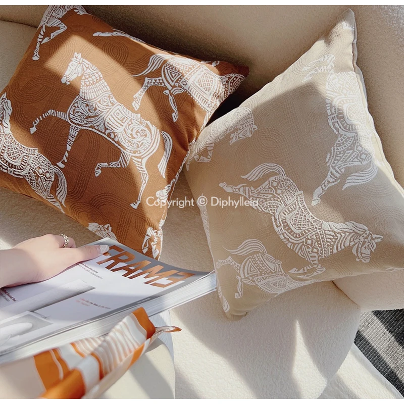 Diphylleia H Style Tawny Horse Jacquard Cushion Covers Modern Medieval Square Pillow Case 45x45cm Luxury Atmosphere Home Decor