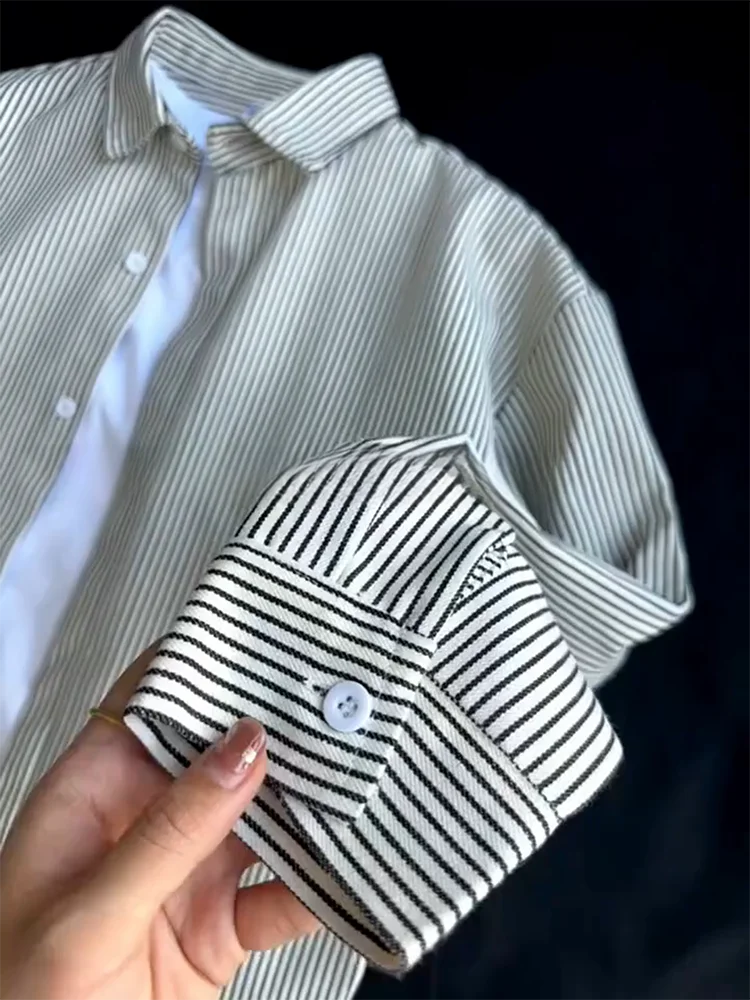 

Мужская удлиненная рубашка в ретро-полоску для многослойного образа, создающая ощущение элитности, в стиле casual, для пар, осенняя, свободного кроя