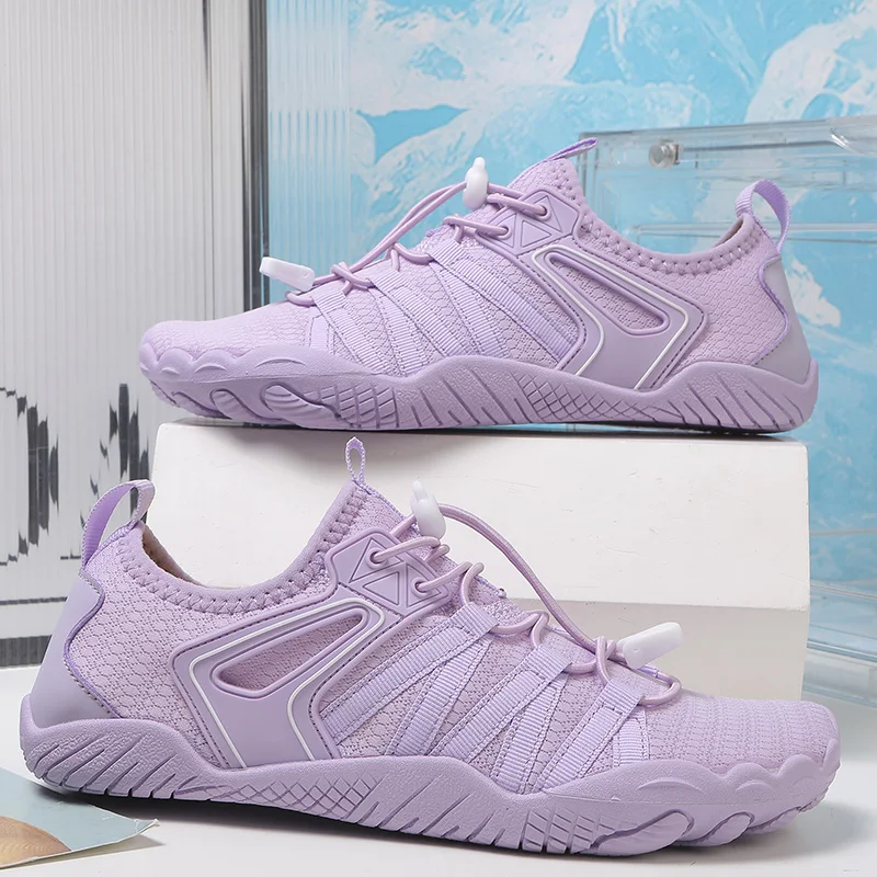 

A pair of children's summer sports fitness shoes, quick-drying drainage water-resistant beach shoes, size 35-42，WK-Y515