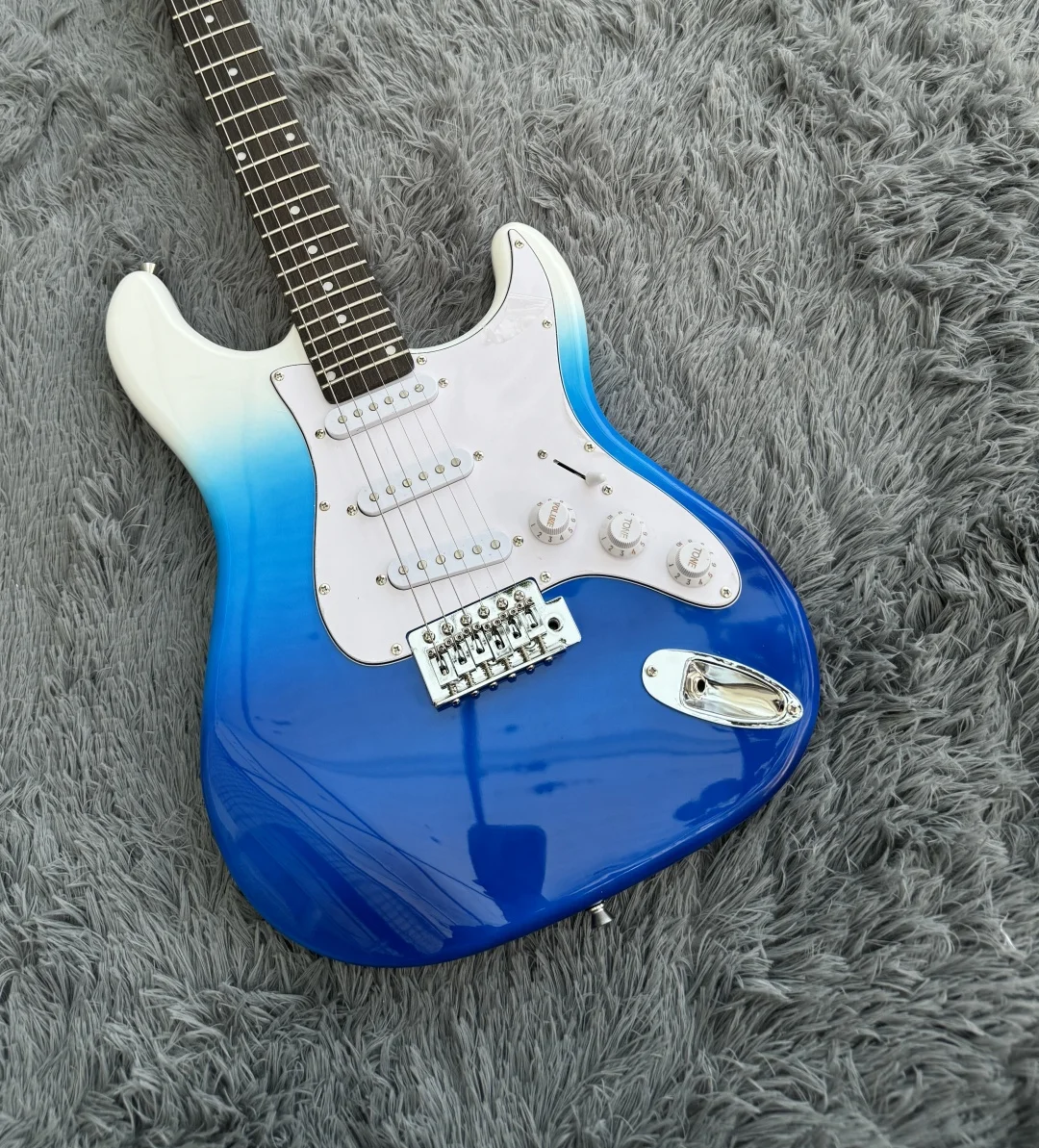 

Blue-white gradient high quality electric guitar can be customized color factory straight hair