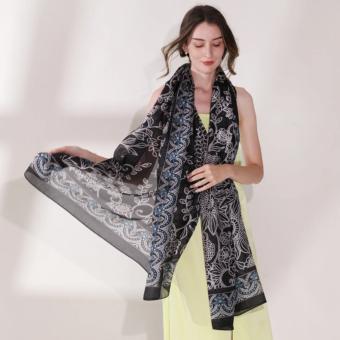 Luxury Brand Women Summer Silk Scarves Shawl Lady Wrap Soft Female Europe Designer Beach Bandanna foulard muffler pareo