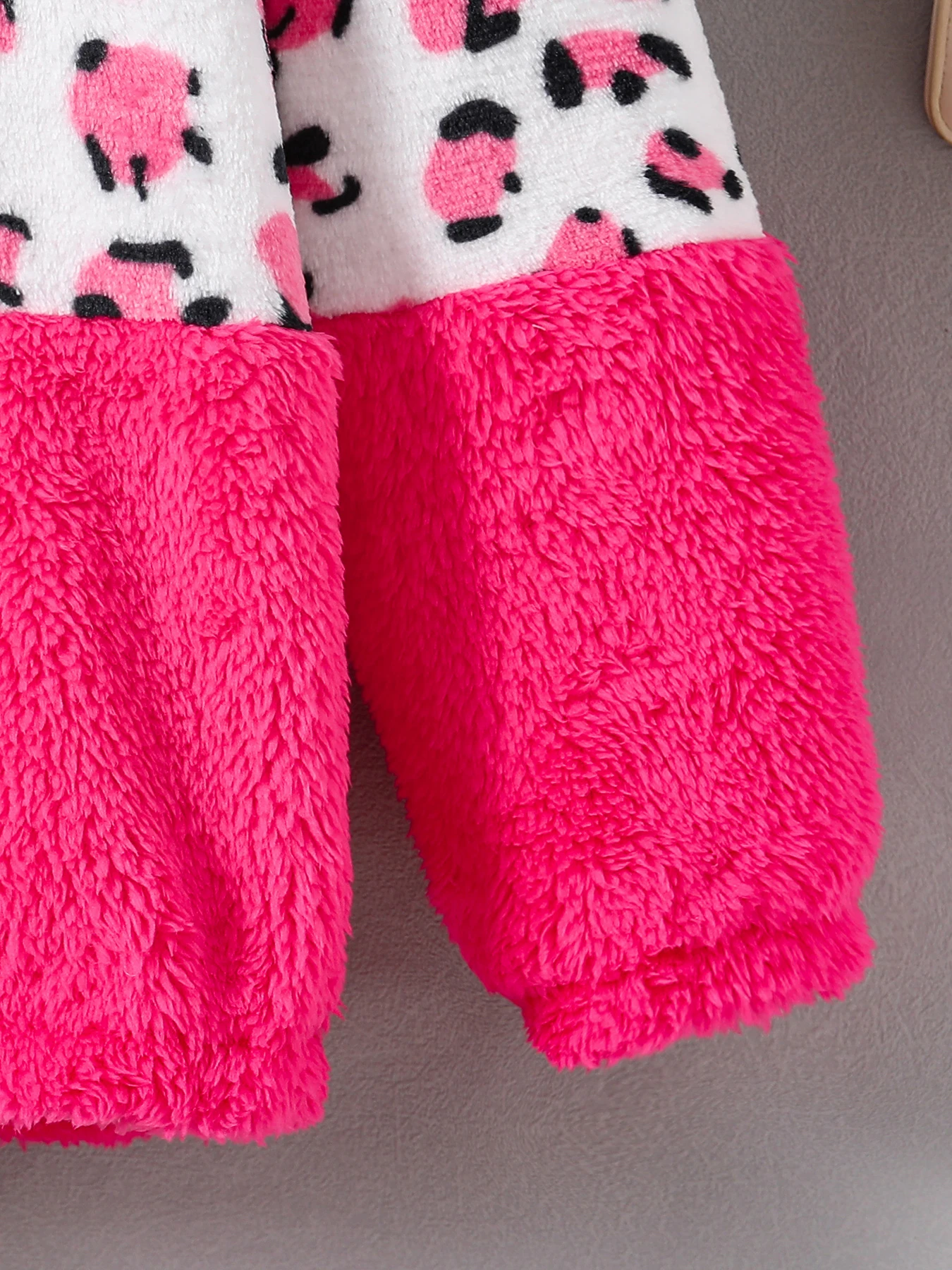 Girls\' winter coral fleece leopard print color-blocked hooded jacket. Winter casual jacket.