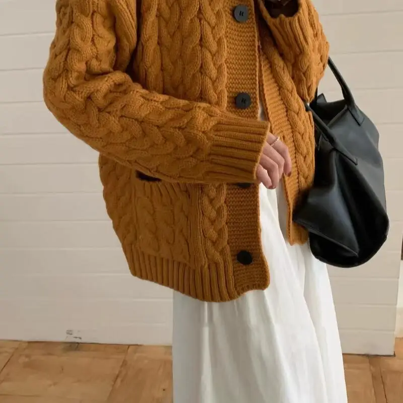 เสื้อคาร์ดิแกนถักไหมพรมสำหรับผู้หญิง สไตล์ลำลอง ใส่ได้ทั้งฤดูใบไม้ร่วงและฤดูหนาว ผ้าถักเนื้อหนา ทรงหลวม คอตั้ง สีพื้น