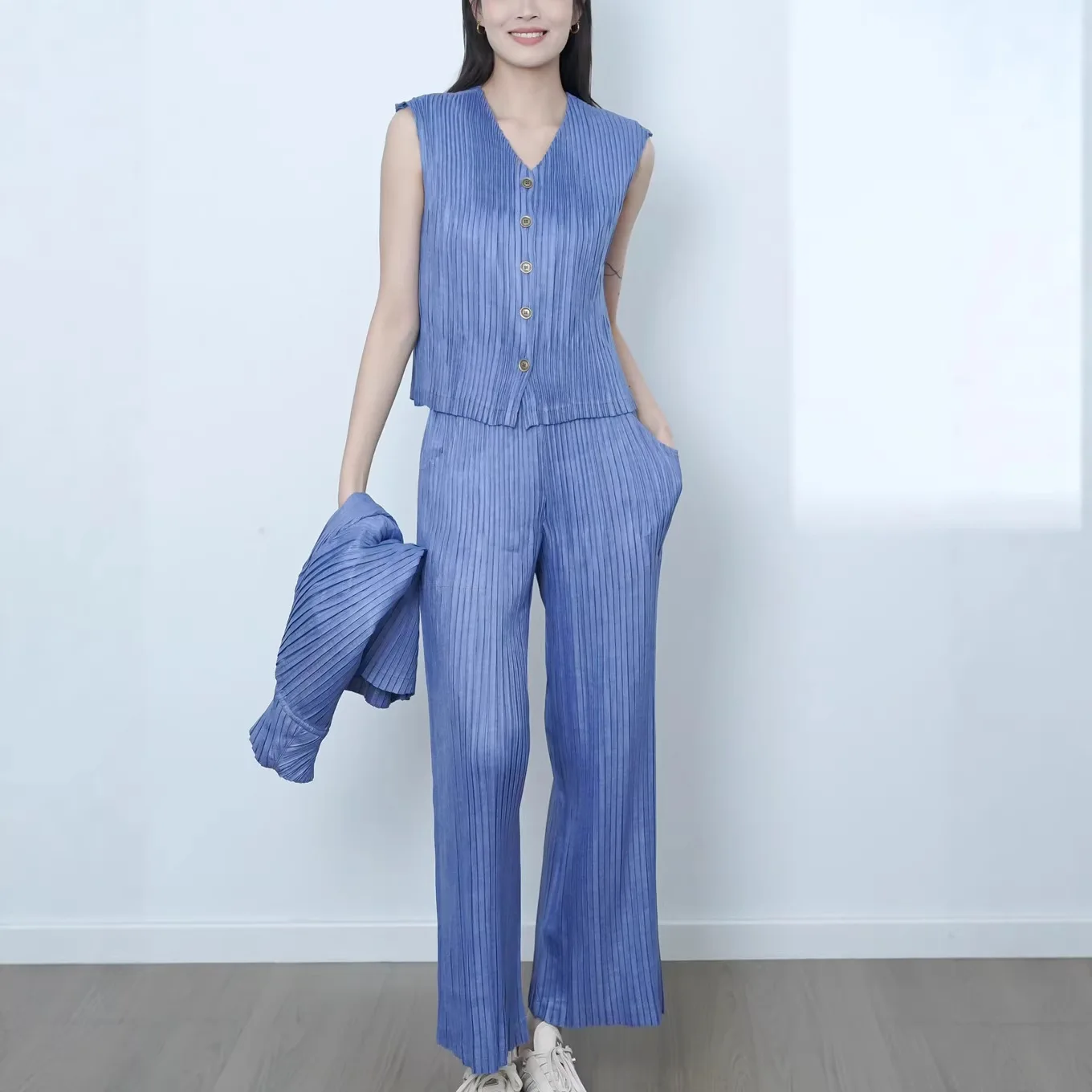 

Miyake Pleated Women's Clothing with A Complete Set of 2026 New High-level Sense of Fashion Vest Jacket Pants Three-piece Female