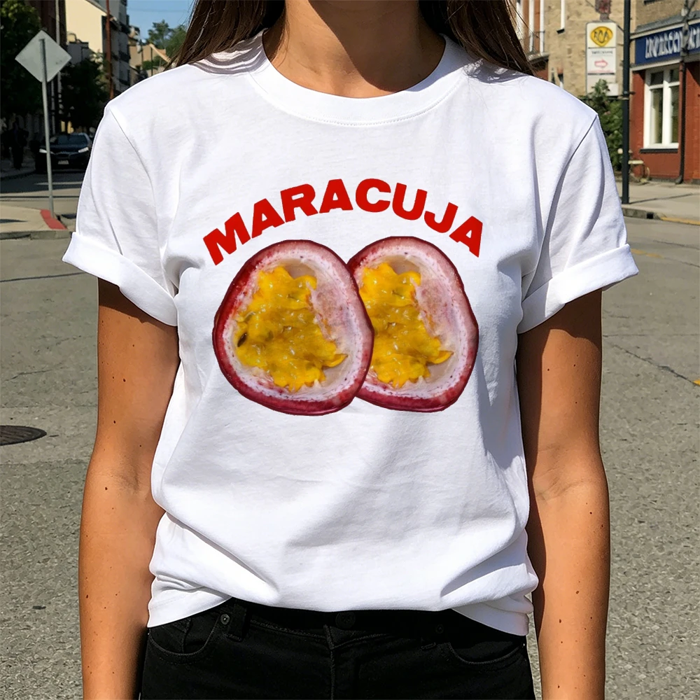 Camiseta con estampado de maracuyá y letras para mujer, tops de algodón, estilo tropical fresco, camisetas urbanas para vacaciones con temática de frutas