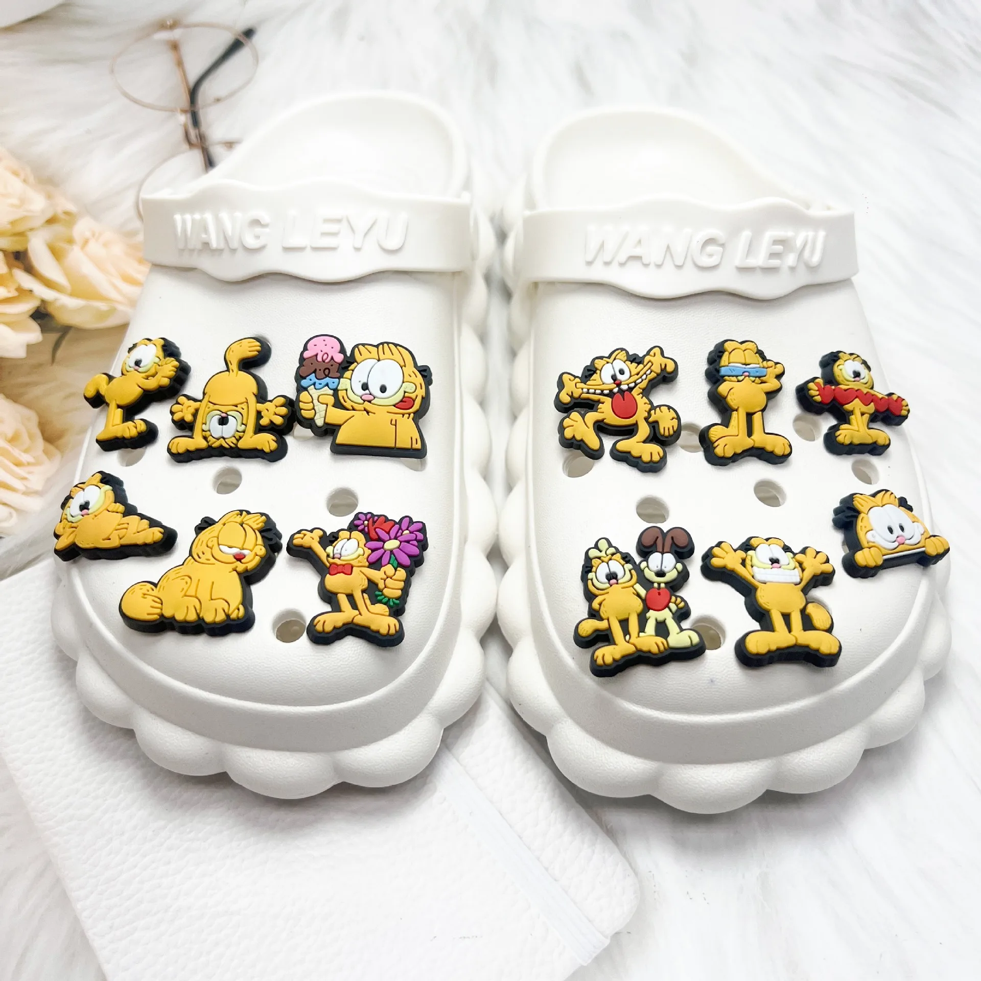 Beliebtes 12-teiliges Set, lustige orangefarbene Katzen-PVC-Schuh-Charms, abnehmbare Gartenschuh-Dekoration, schöne Elemente, DIY-Schuh-Accessoires, Geschenke
