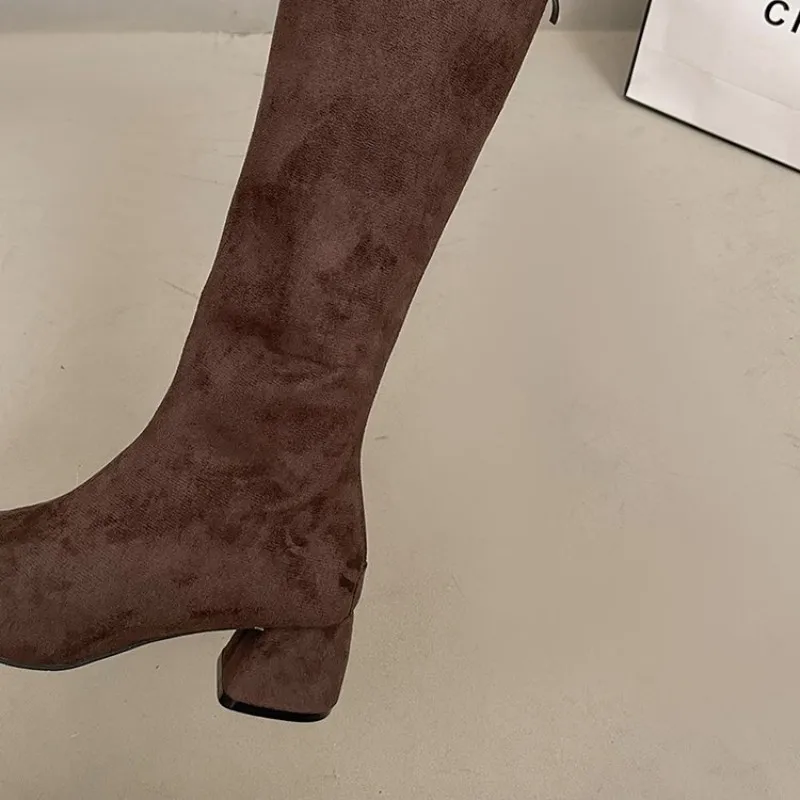 Herbst/Winter Damen-Stiefel mit Rundem Zeh und Dicker Sohle - Elastisch - Rückseitiger Reißverschluss - Samt-Finish - Bequem und Warm - Absatz ist Übergroß – Detail 20