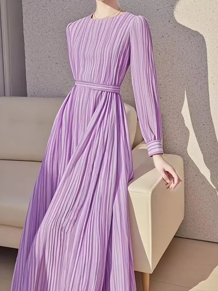 Lila gestreiftes Satinkleid für Damen, Herbst, neuer französischer Stil, elegant, langärmelig, lässig, Urlaub, schlichtes A-Linien-Plisseekleid