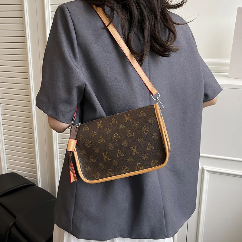 حقيبة كتف نسائية فاخرة بأسعار معقولة 2025 محفظة وسادة ناعمة متينة من جلد البولي يوريثان بدون محفظة للاستخدام اليومي خفيفة الوزن ​