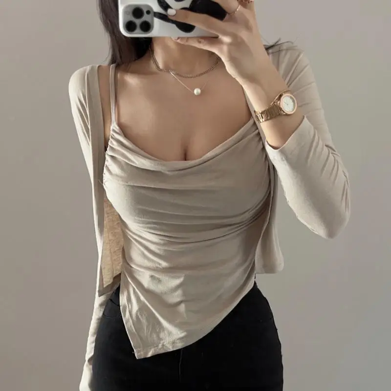 

Elegant Women'sMJ267 Tank Top Cardigan Set with Pointed Hemline Fashionable Ensemble for Younger Women over 25 Years Old