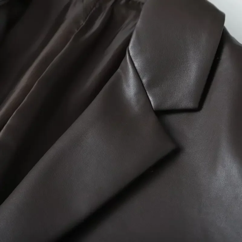 سترة معطف من الجلد الصناعي الرائع للسيدات ملابس الشارع الشهير بأكمام طويلة من البولي يوريثان على طراز الشارع وجيب بسحاب للدراجات النارية ملابس خارجية