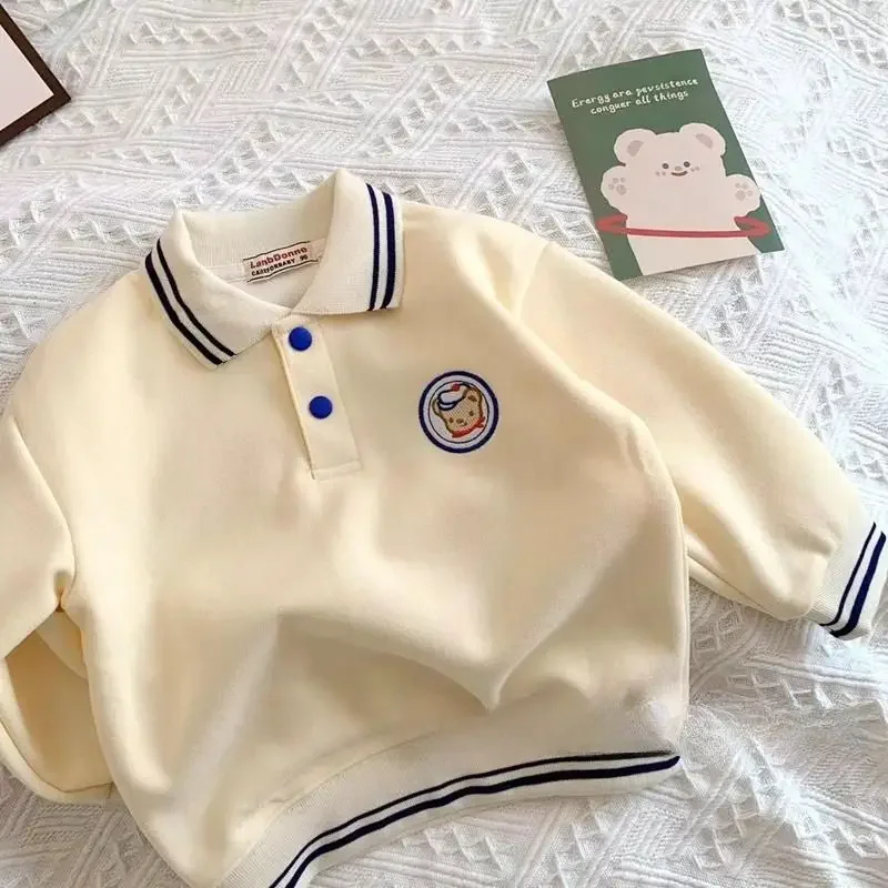 

Весенне-осенние повседневные универсальные корейские однотонные топы с героями мультфильмов Kawaii, новинка 2023 года, детская одежда, футболка для мальчиков с воротником поло и длинными рукавами