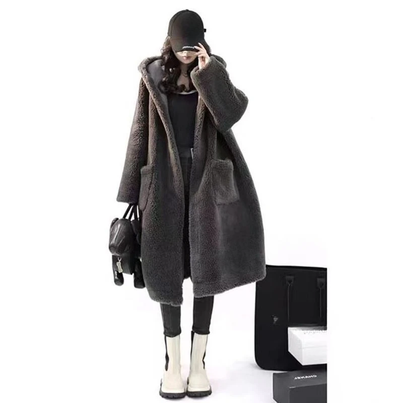 

Новая свободная версия, однотонное шерстяное пальто интернет-знаменитостей с имитацией овечьей шерсти и лацканами с капюшоном, темпераментное женское пальто, чистый цвет 2026