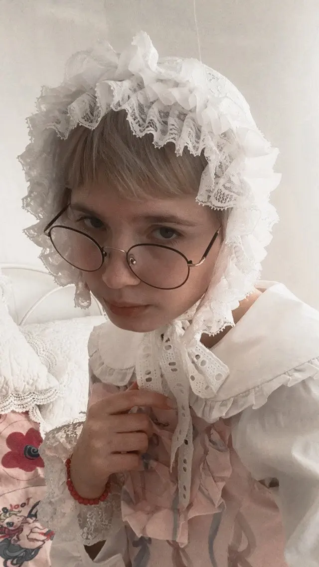 ヴィンテージビクトリア朝のレースのボンネット帽子ロリータ女性女の子メイドコスプレ白黒かぶと