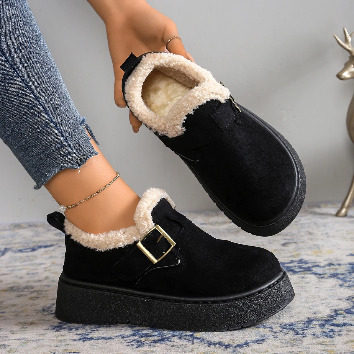 【Autumn and Winter New Style】Suede Thick-Soled Fleece-Lined Ankle Boots with Metal Buckle Decoration, Warm Snow Boots, Retro Casual Height-Increasing Women's Shoes