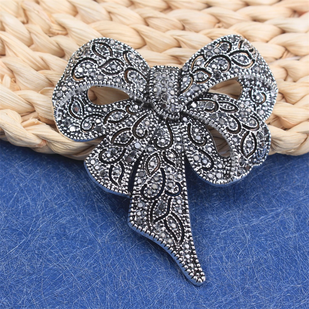 1 x Rhinestone Baroque Bow Design Ladies Brooch，Suit Coat Clothing Accessories，Holiday Party Couple Gift Pins,Charming Match