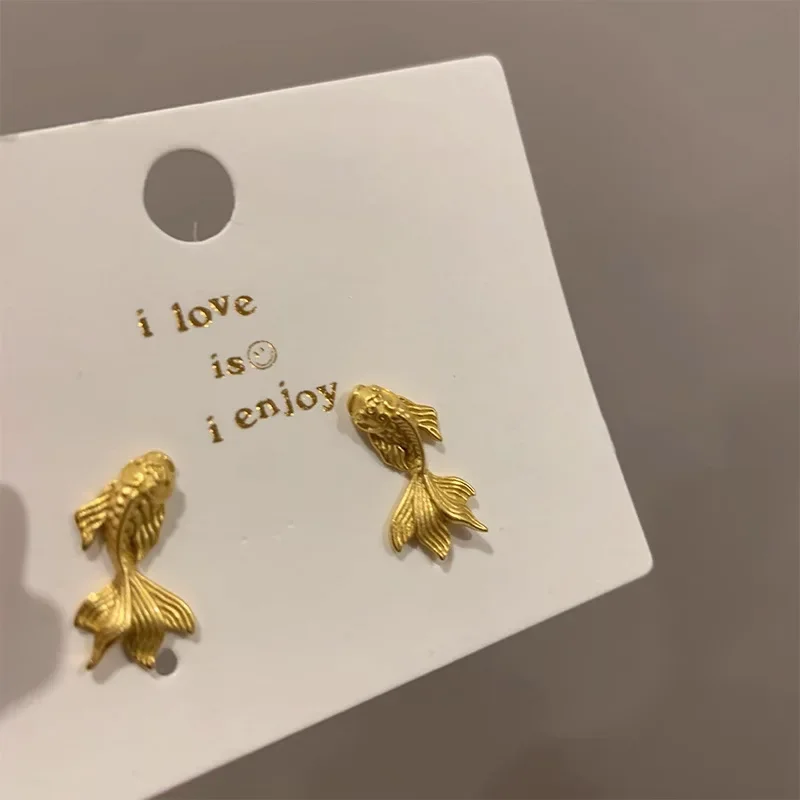 Trendy Gold Color Tiny Goldfish Stud Earrings for Women 2024 Koi Earring Personalized Fashionable Versatile Daily Wear Jewelry
